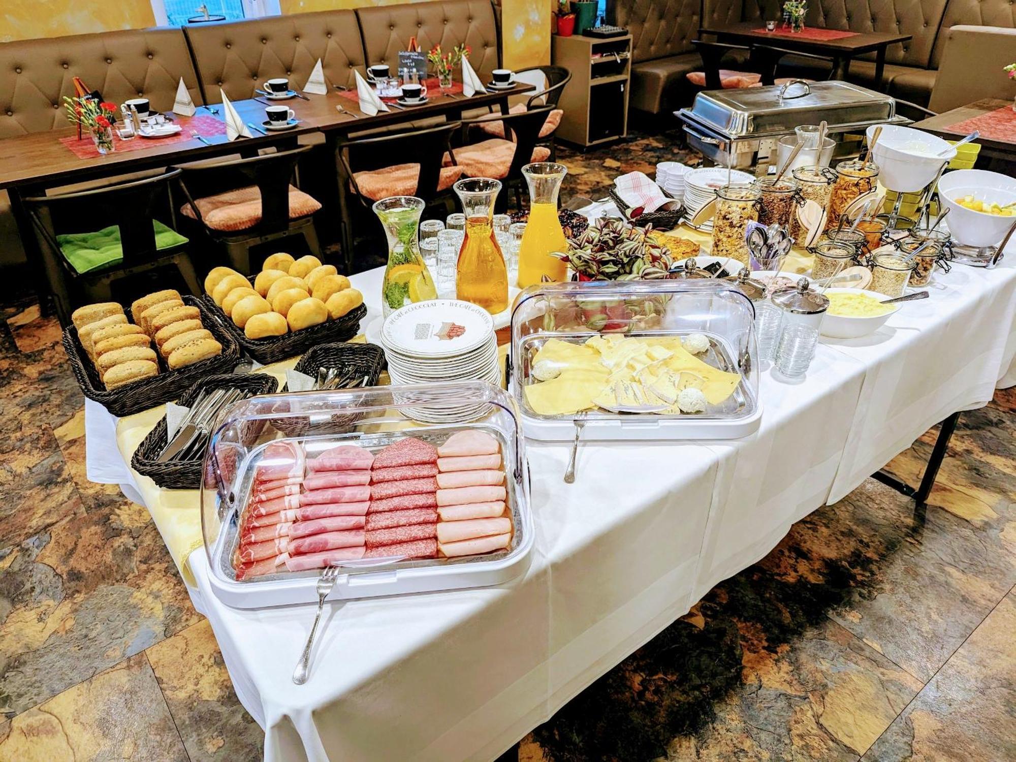 Cafe & Mehr Hotel Halle  Luaran gambar